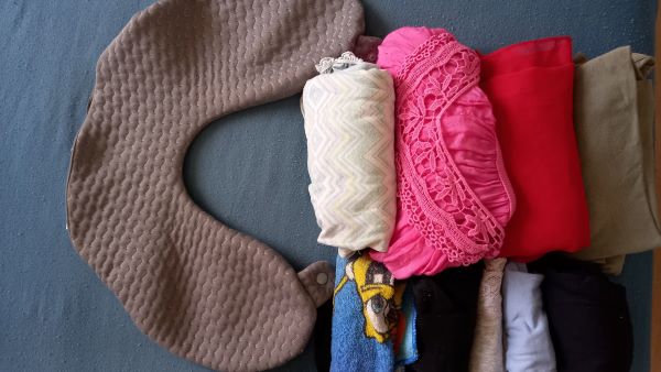 mi fér bele egy nyakpárnába