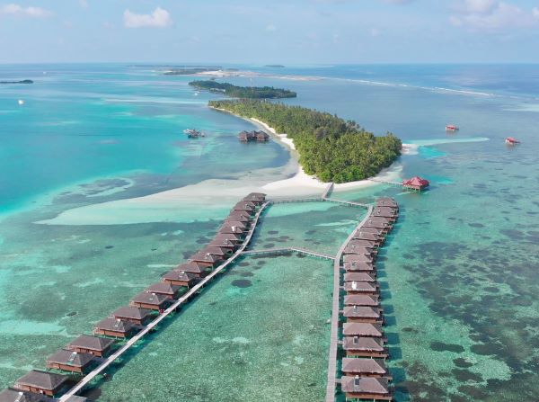 Medhufushi resort sziget madár távlatból, Maldív-szigetek