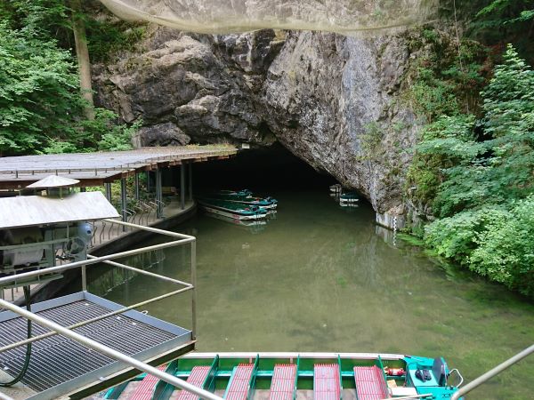 Punkva barlang  kijárata a Morva karszton Csehországban