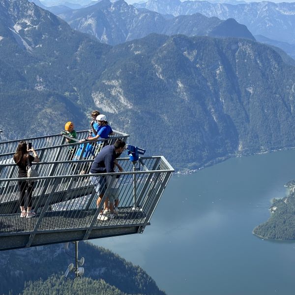 Dachstein Krippenstein 5 ujj kilátó a Hallstatti-tóval, Ausztria