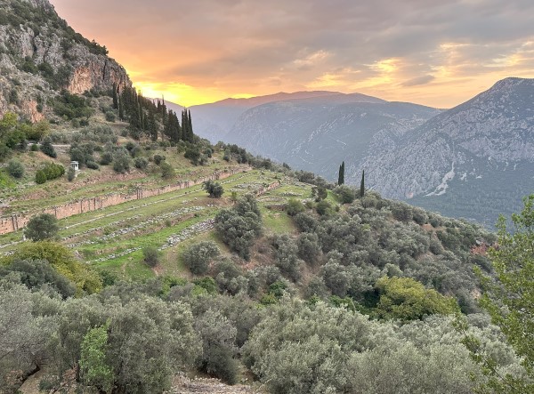 Reggeli kilátás a lakóautóból, Delphoi, Görögország