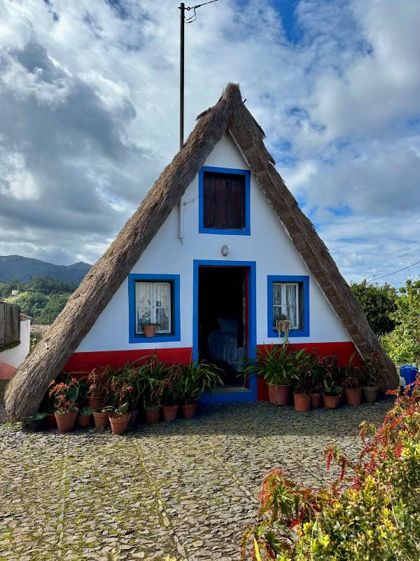 Santana tipikus madeirai házikó, Portugália