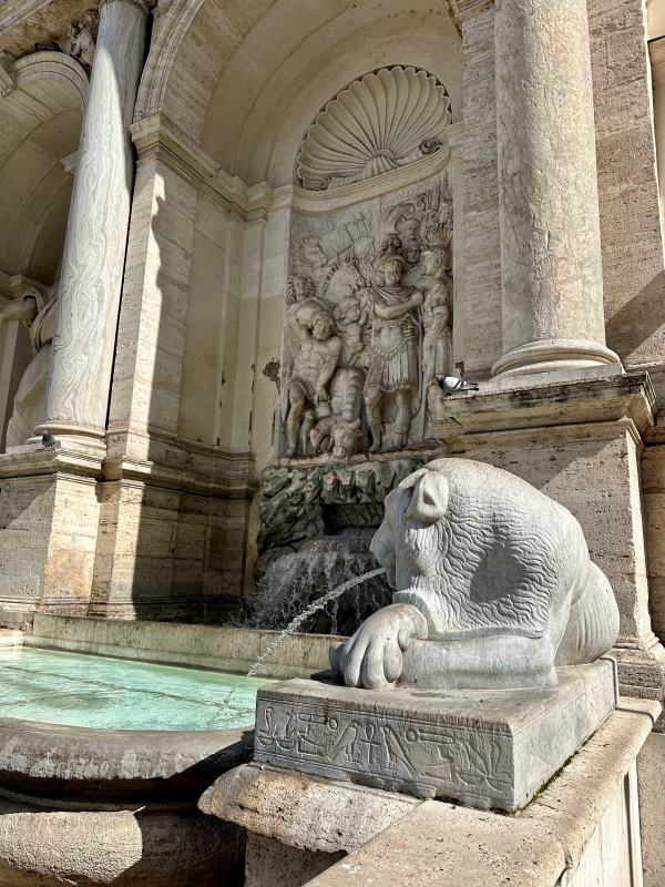 Mózes-kút egyiptomi mintákkal, Róma Olaszország