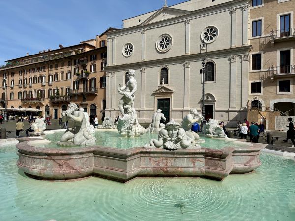 Navona tér, Mór-kút