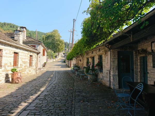 Papingo turistás utcája, Görögország