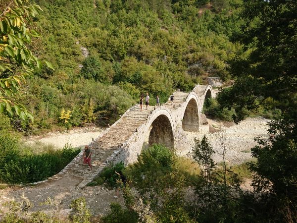 Plakidas kőhíd már Kipi határában, Görögország