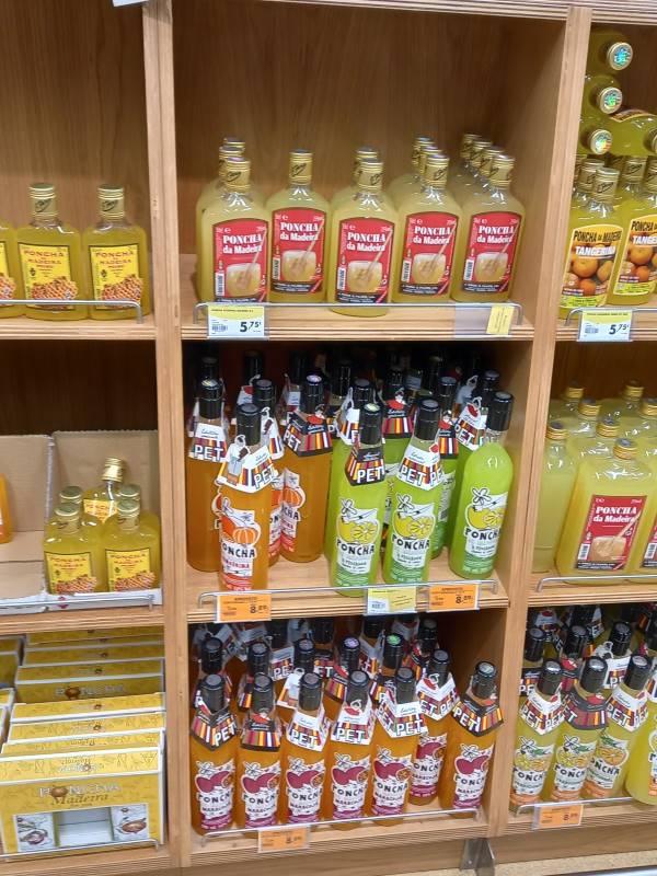 Madeira egyik jellegzetes helyi itala a poncha, amiből rengeteg verzió kapható