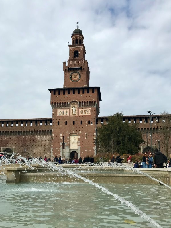 Sforza vár (Castello Sforzesco) Filarete torony, Milánó, Olaszország