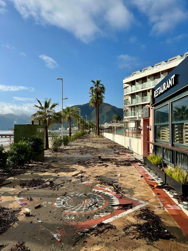 Marmaris tengerpartja az éjszakai vihar után, Törökországban