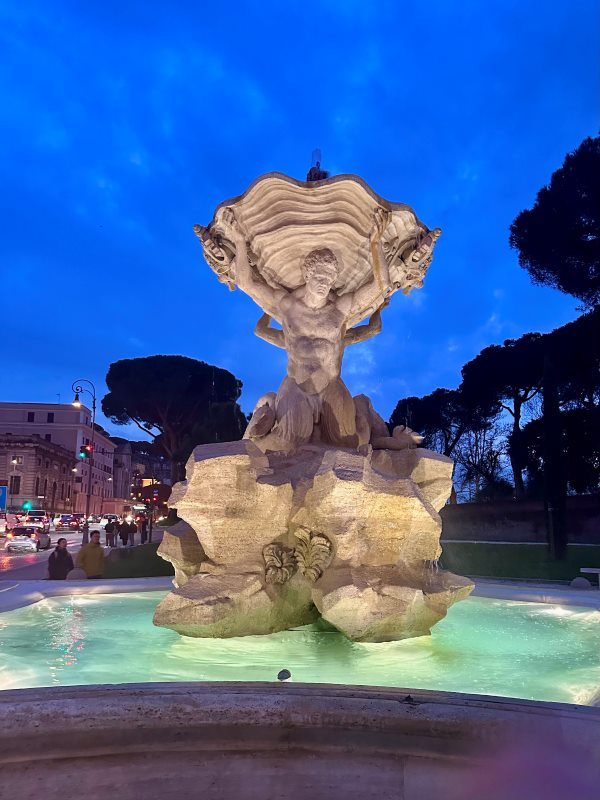 Triton-szökőkút a Bocca della Veritá téren Róma, Olaszország
